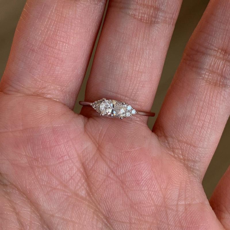 Women's Marquise Cut Diamond Ring: Elegant and Sparkling Niche Design