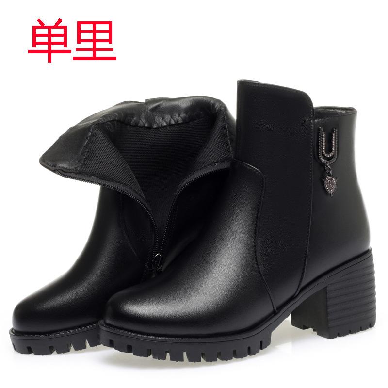 

Leather mother large cotton shoes women s winter velvet short boots women s non-slip wool leather shoes medium and old large size snow boots 35