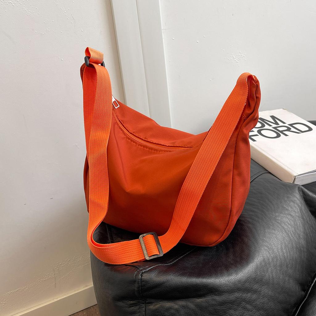 Nylon cloth bag casual versatile women's new class large capacity lightweight shoulder messenger bag
