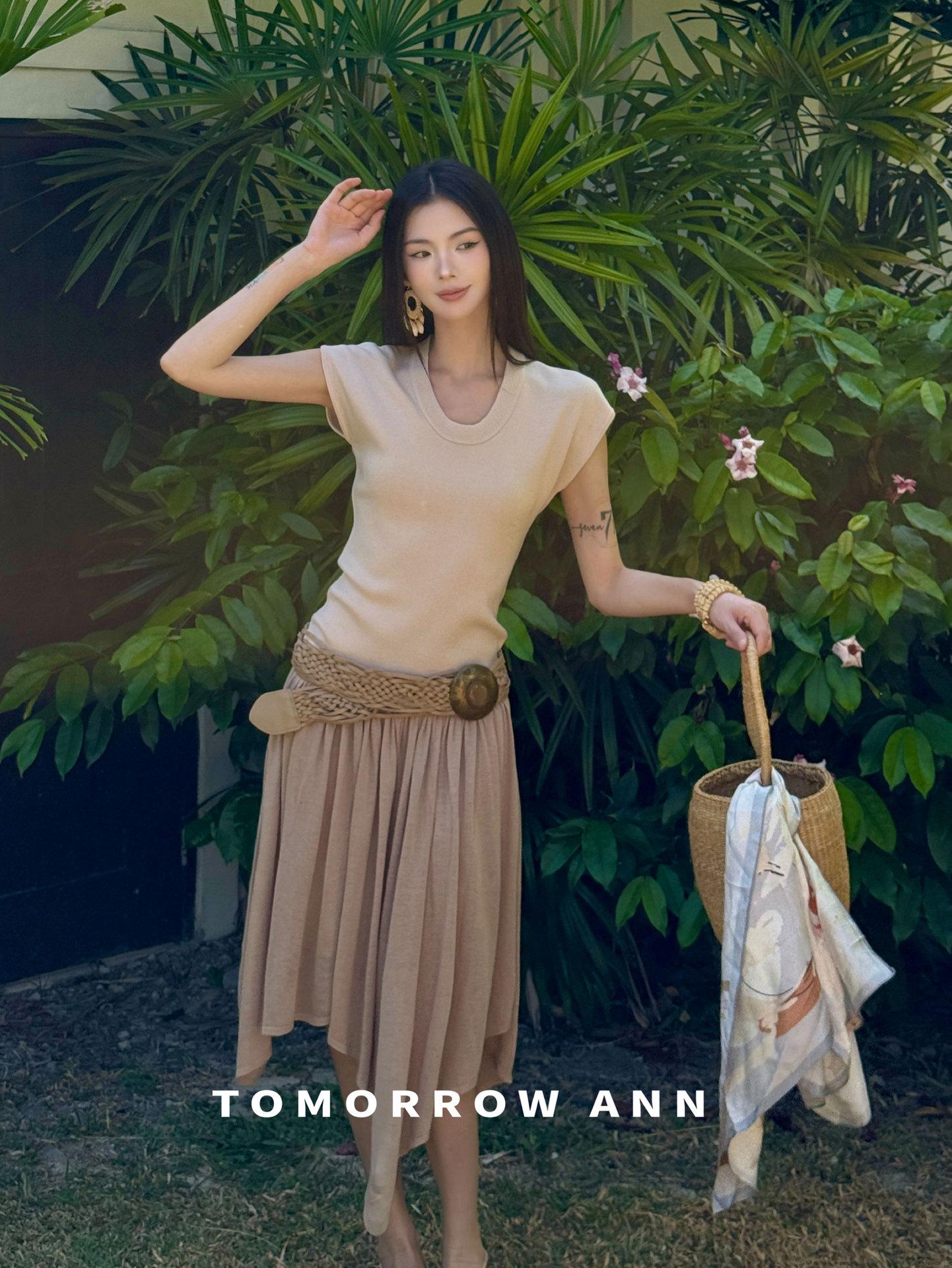 TOMORROWANN Tencel-Cotton Slim-Fit U-Neck Knitted T-Shirt - Solid Spring Style One Size