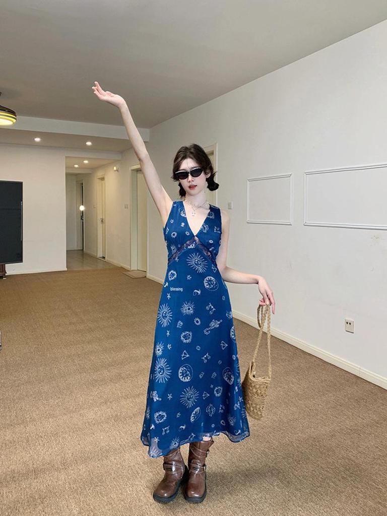 Elegant Retro V-Neck Spaghetti Strap Waist-Cinched Dress for Summer Vacation 2026