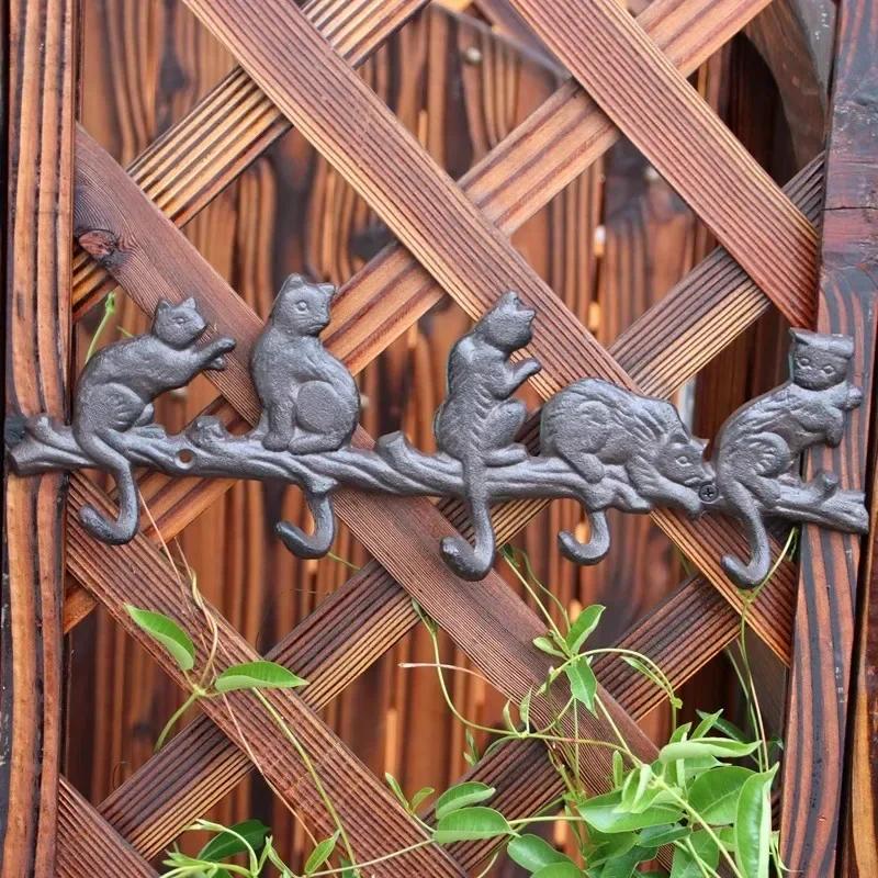 Letter Shape Hooks Metal Cast Iron Classical Retro Garden Courtyard Wall Decorate Clothes Hat Wall Mounted Rusty Colored Hook