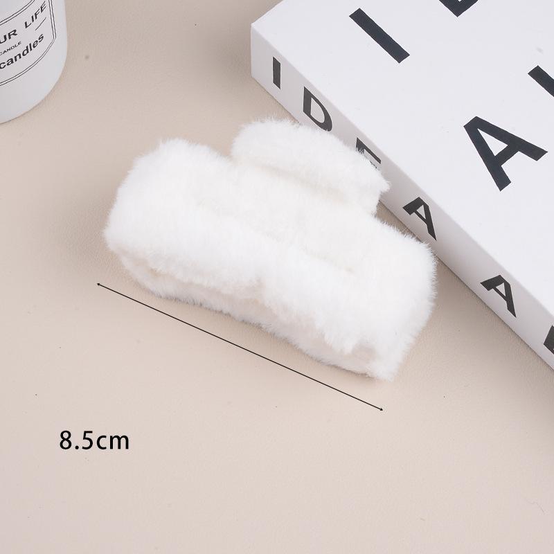 Large Milk Coffee Plush Claw Clip: Fluffy Autumn/Winter Hairpin for Women