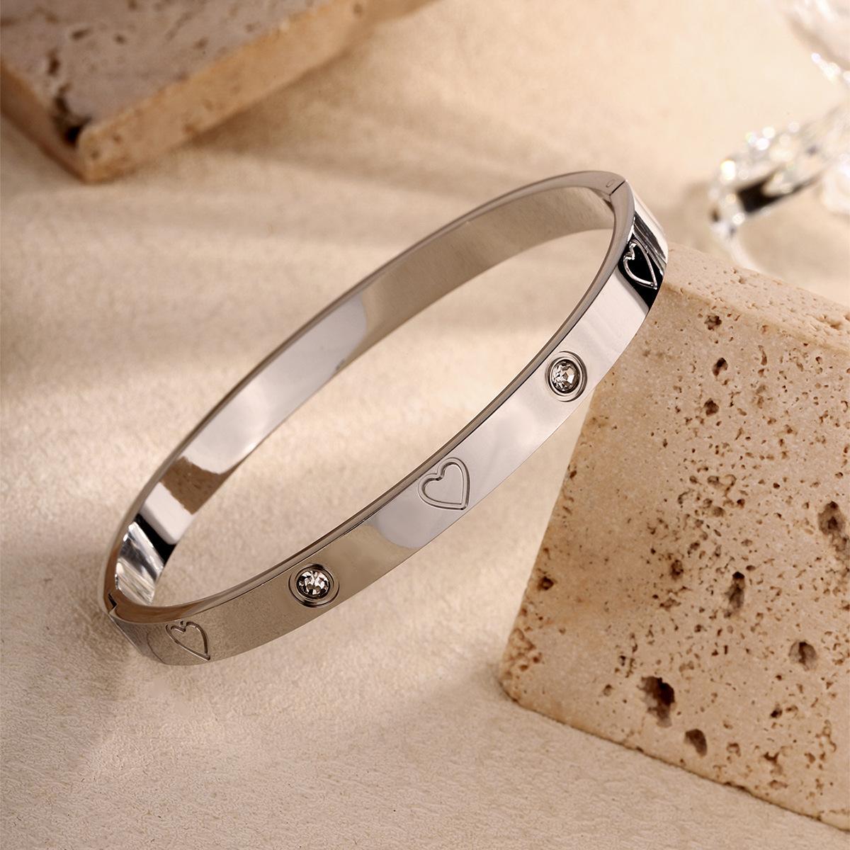 European and American Style Women s High-end Jewelry Women s Love Bracelet 18CM
