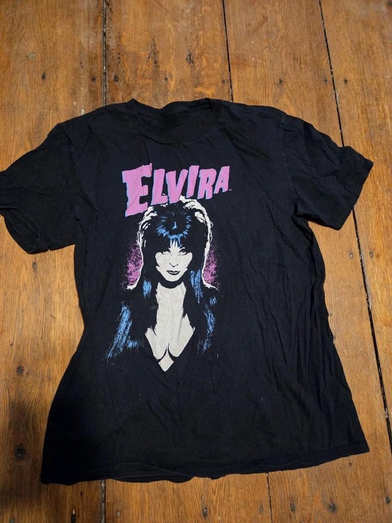 1990s Dark Horror Movies Elvira Mistress Black Tshirt 2025 Summer New Hot Cotton Tshirt Unisex Fashion Casual Tshirt