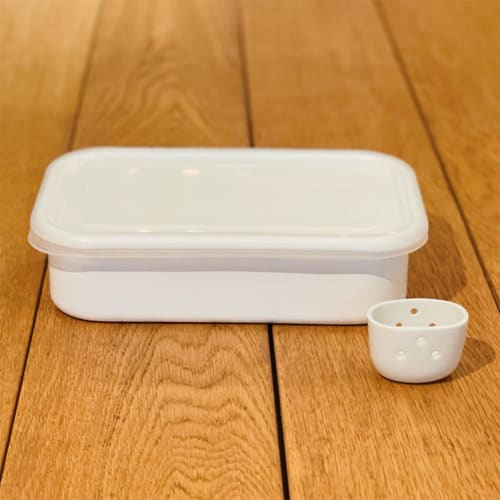Nodahoro Rice Bran Pickle Komachi Refrigerator Storage Container with Lid and Water Drainer, White, Made In Japan