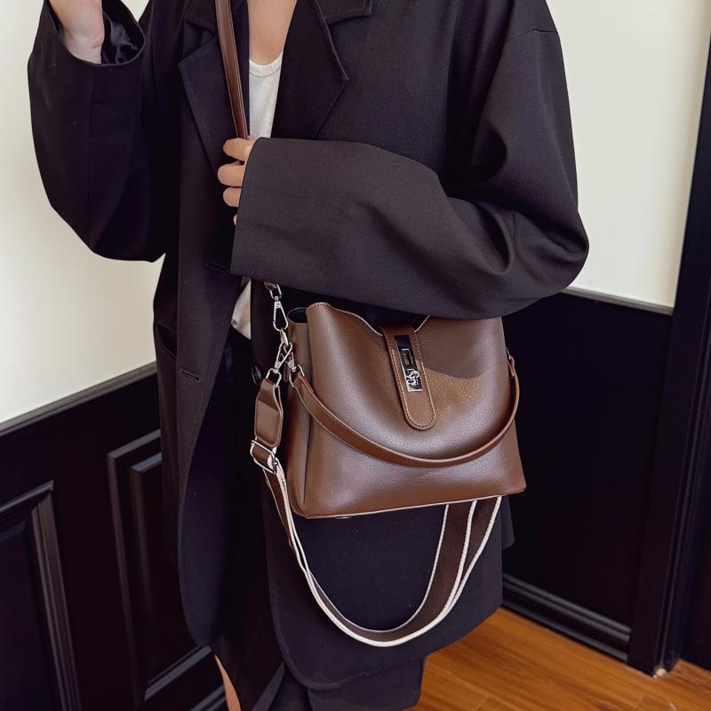Single Shoulder Bag, Trendy and Fashionable, Small and Exclusive Handbag, Crossbody Bag, Women's Bag
