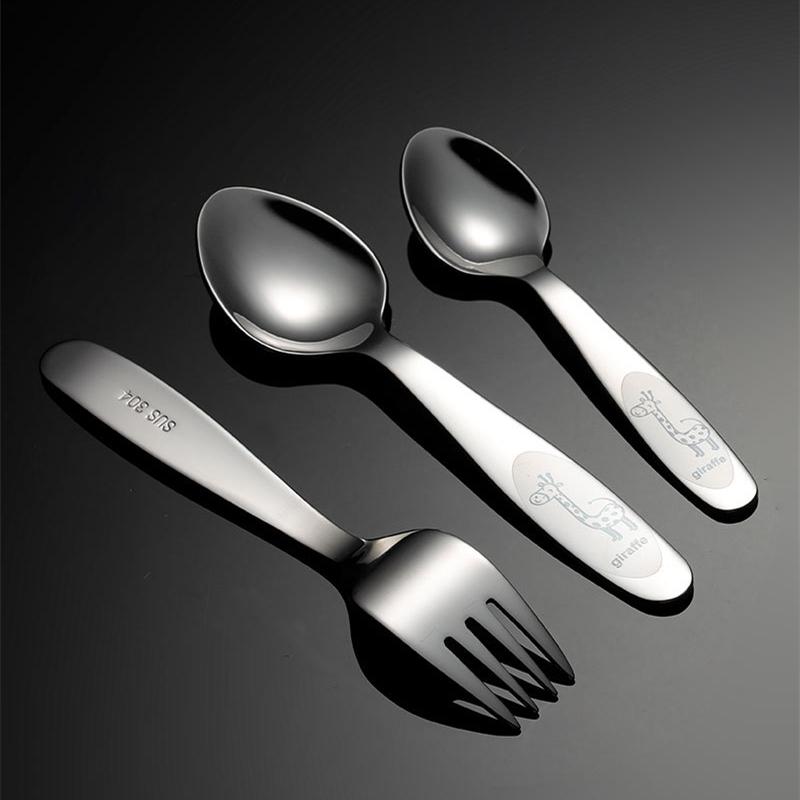 Roztomilá sada příborů z nerezové oceli 304 pro děti se žirafím vzorem lžíce vidlička nůž čajová lžička jídelní nádobí vhodné do myčky