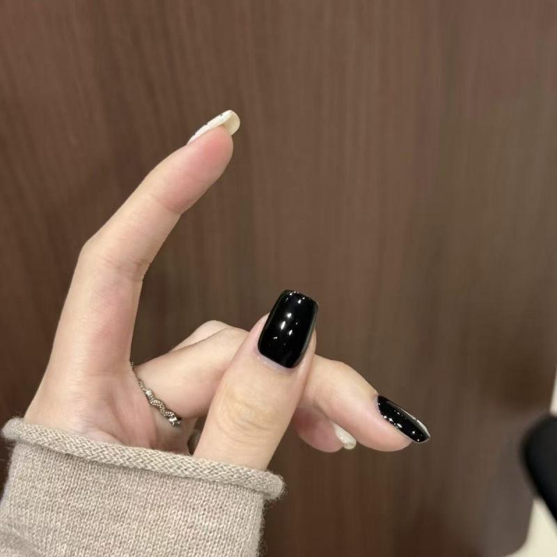 Handmade Black & White Star Color Block Nails: Chic Whitening Autumn/Winter High-End Wearable Tips