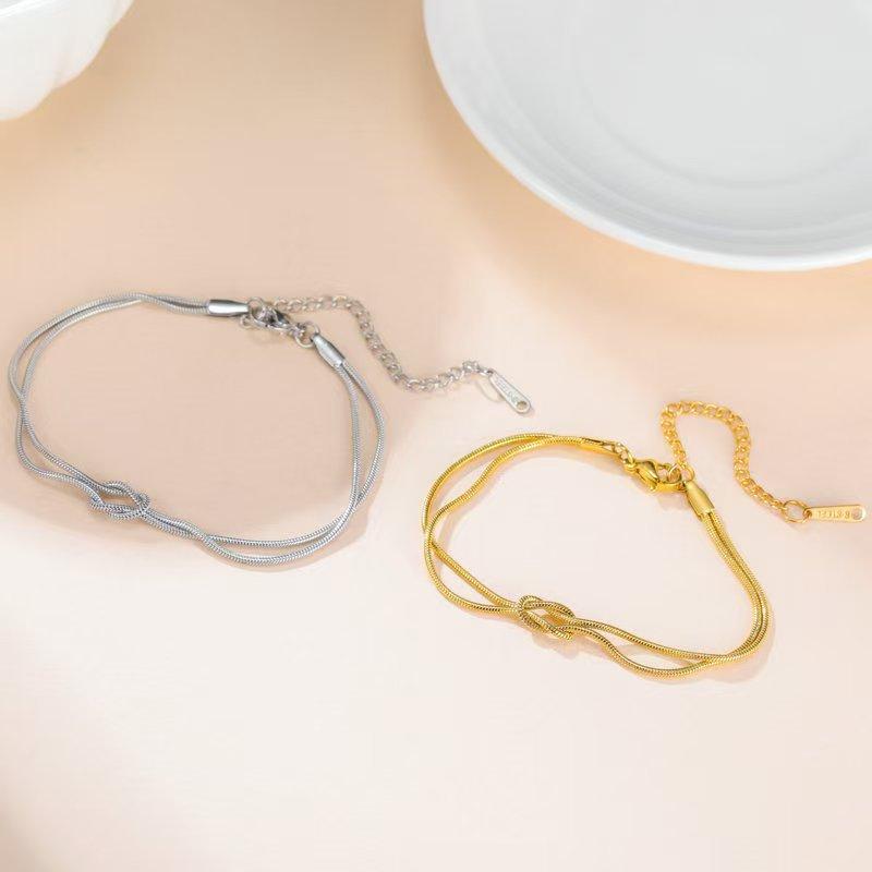 Along Island There Is A Simple Double-layer Knotted Snake Bone Chain That Both Luxurious Versatile Couples. It Comes With Plain Bracelet