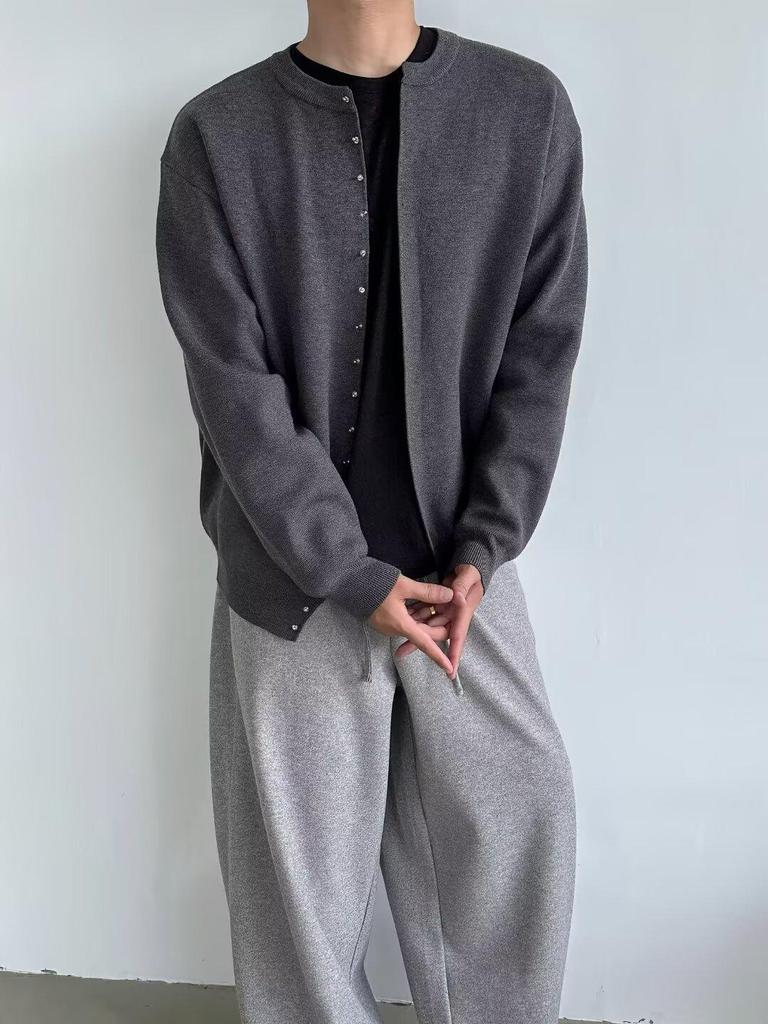 Męski Kardigan Dzianinowy z Metalowymi Ćwiekami na Jesień/Zimę 2024 - Wszechstronny Płaszcz o Luźnym Kroju