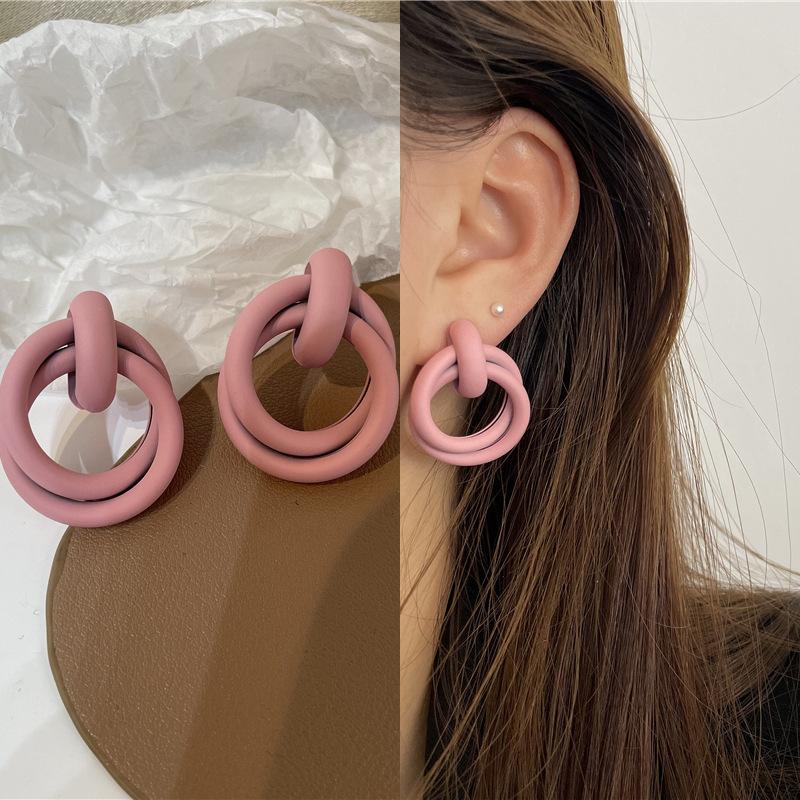 Cold and Stylish Exaggerated Metallic Texture Elegant Round Stud Earrings for The Ears