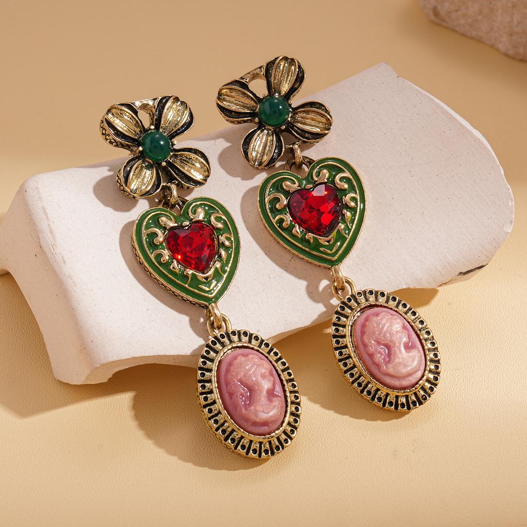 Flower Love Round Portrait Earrings Light Luxury High-end Palace Style Earrings