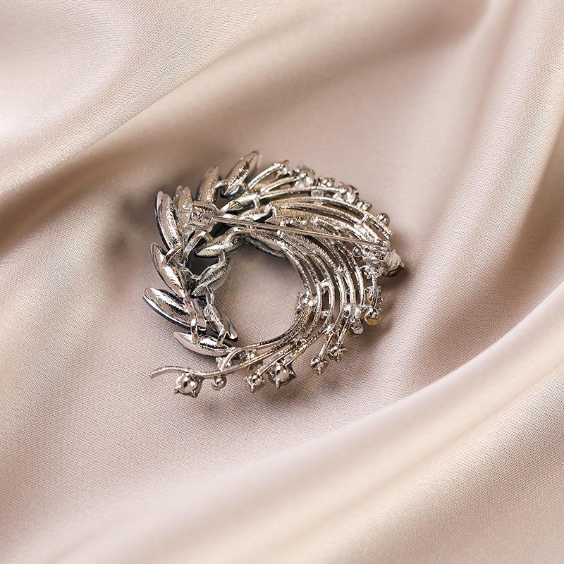 High-end Brooches, Elegant and Light Luxury Suit Sweaters, Pins and Accessories, and Niche Corsages