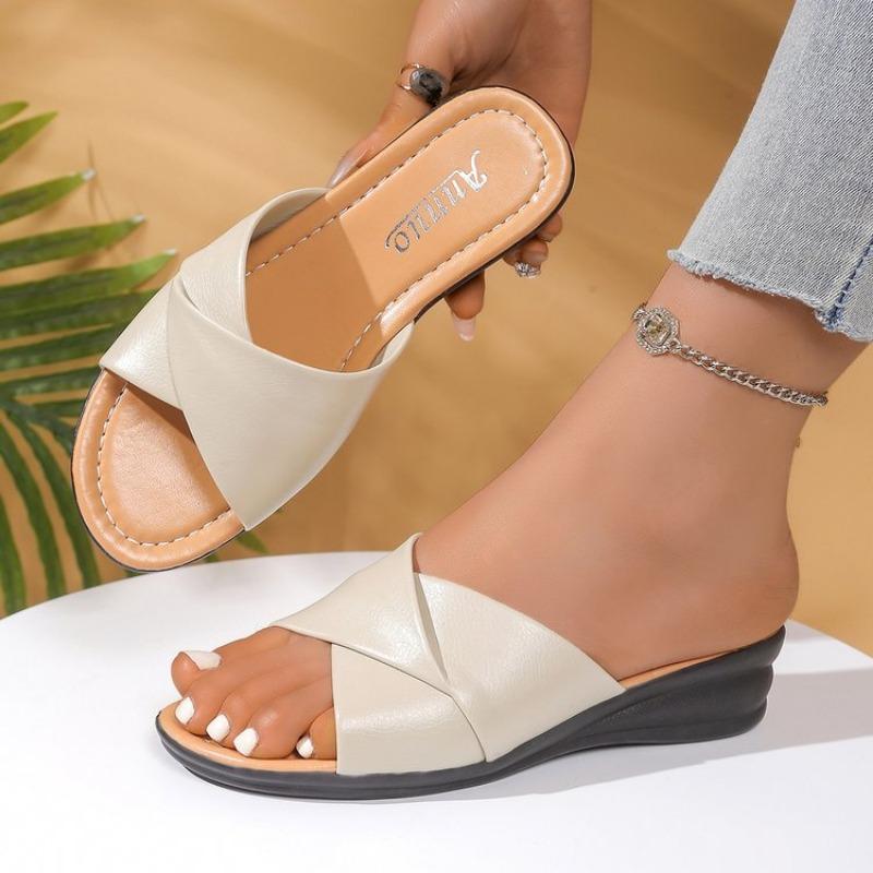 Fashion Luxury Patchwork Med Heels Slippers Women Summer Casual Non-Slip Beach Slides Woman Metal Decoration Platform Flip Flops Shoes