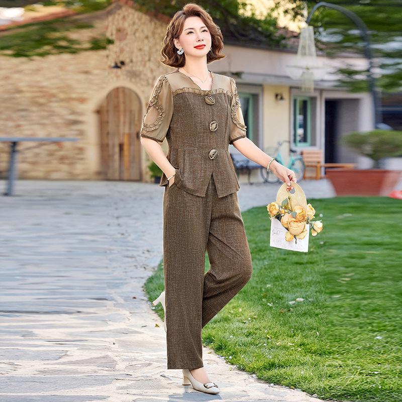 

2026 Summer Outfit: Stylish Short-Sleeve Two-Piece Set for Middle-Aged and Elderly Women, Casually Elegant Chinese Style. 4XL