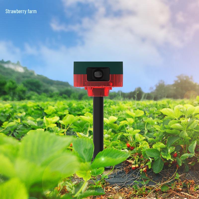 360° Solar-Powered Animal Repeller with Motion Detection for Farms and Ponds