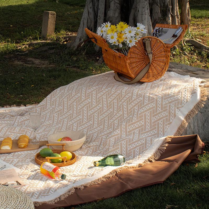Retro Outdoor Picnic Blanket - Moisture-Proof, Thick, Portable, and Ins Style