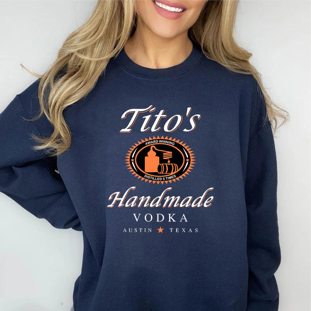 

Свитшот Tito Crewneck Свитшот Tito s Handmade Vodka Унисекс Графические Худи Водка Алкоголь Свитшоты Подарок для Поклонника Tito Топ XXXL темно-синий
