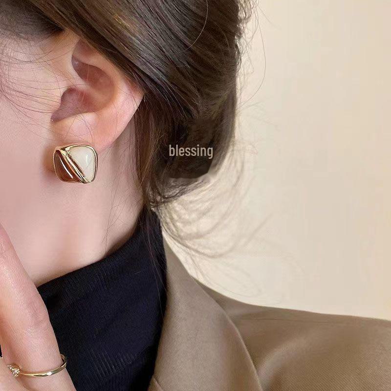 Dámské náušnice v retro kávové barvě 2025: Hongkongský styl, Trendy podzimní/zimní výběry celebrit, Ideální pro každodenní nošení