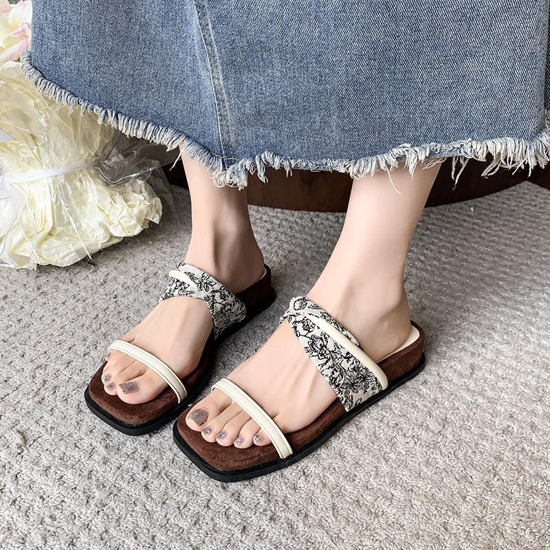 In the summer of 2025, the new Korean-style outer wear thick-soled one-word drag women's versatile soft-soled flat bottom with skirt cool slippers wom