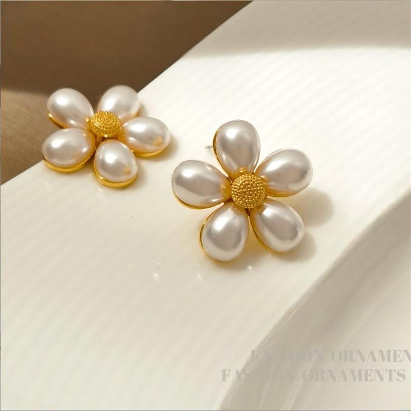 Silver Needle Gentle Retro French Pearl Flower Earrings Temperament New Earrings Simple Design Earrings
