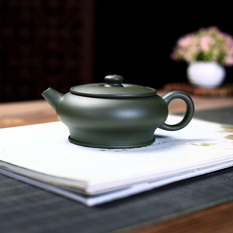 

210ml Yixing Purple Clay Teapots Handmade Flat Jade Pot Raw Ore Green Mud Kettle With Infuser Zisha Tea Set For Tea Decoration