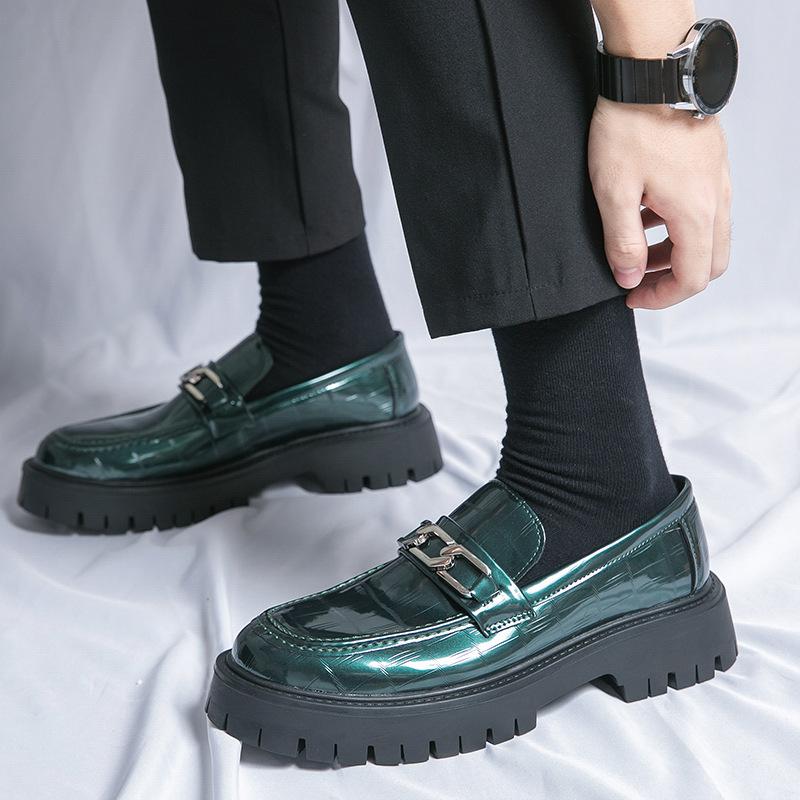 

2024 нові великі розміри 46 бахромчасті туфлі чоловічі лаковані глянцеві товстий каблук товста підошва що збільшують зріст стиліста для волосся повсякденні шкіряні туфлі 46 зелений