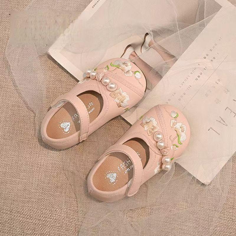 New Spring and Autumn Girls' Trendy Chinese Style Embroidered Soft-soled Leather Shoes