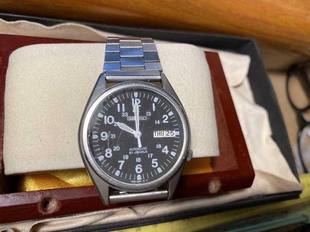 [USED] SEIKO fully automatic watch, date display, fully functional, 35mm x 17cm, valuable item details