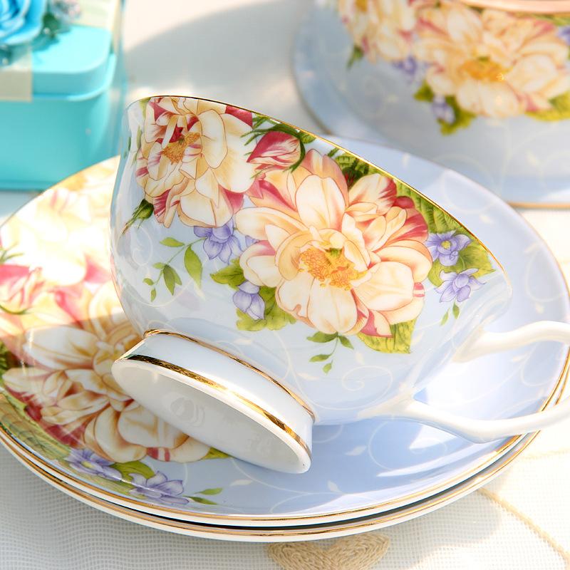 2 sady Fashion Blue Flowers Bone China Kávový šálek a podšálek se lžičkou , Evropský styl Luxusní a vynikající keramická čajová sada