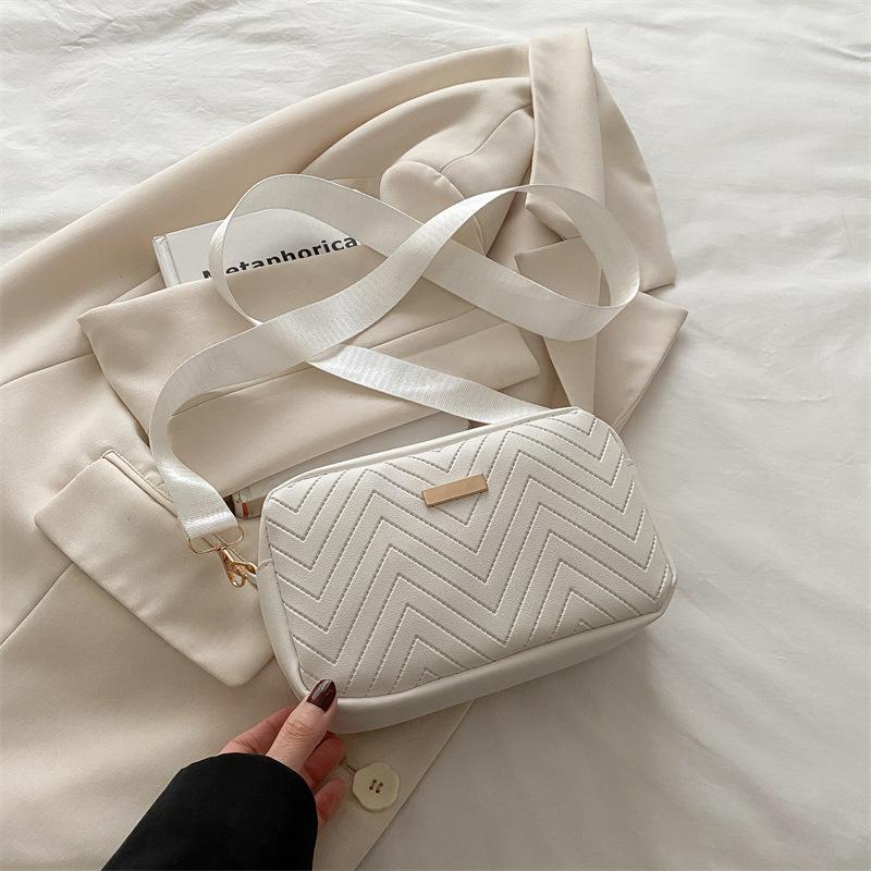 Women's Bag 2025 New Wavy Small Square Bag Embossed Camera Bag Casual Shoulder Bag Hair High Sense Internet Celebrity