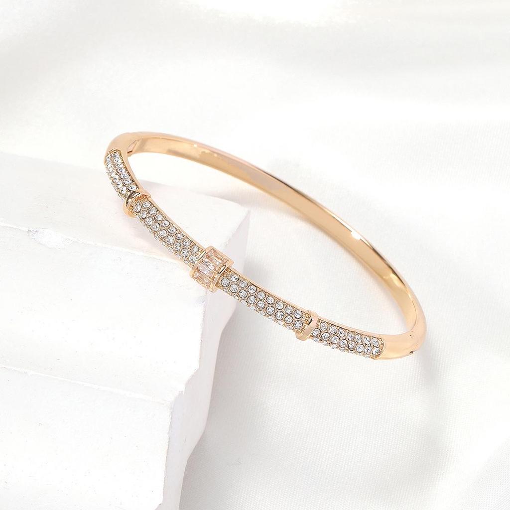 Elegant Diamond-Studded Buckle Bracelet for Women - Chic, Luxurious, Versatile Bangle
