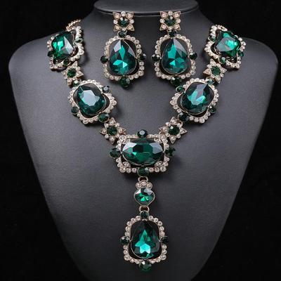 Retro Exaggerated Necklace Set: Large Gemstone Clavicle Chains for Women