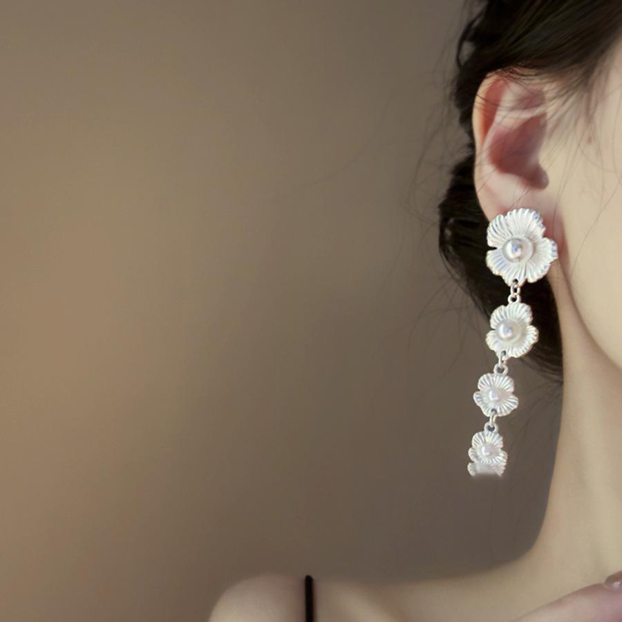 Kolczyki z frędzlami w kształcie kwiatu perłowego Indywidualne Kolczyki w zimnym stylu Temperament Wysoki smak Moda Niszowe Kolczyki