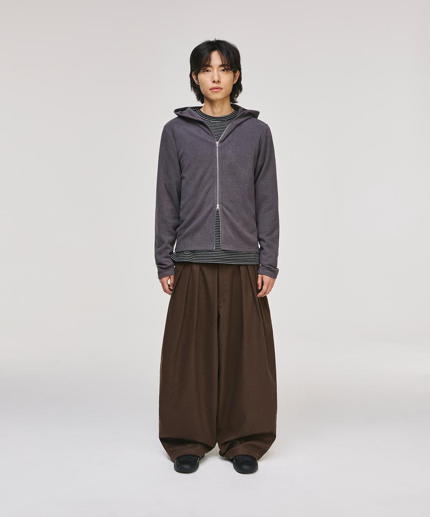 SIGNATURE Reverse Three-Tuck Baggy Slacks [Brown]