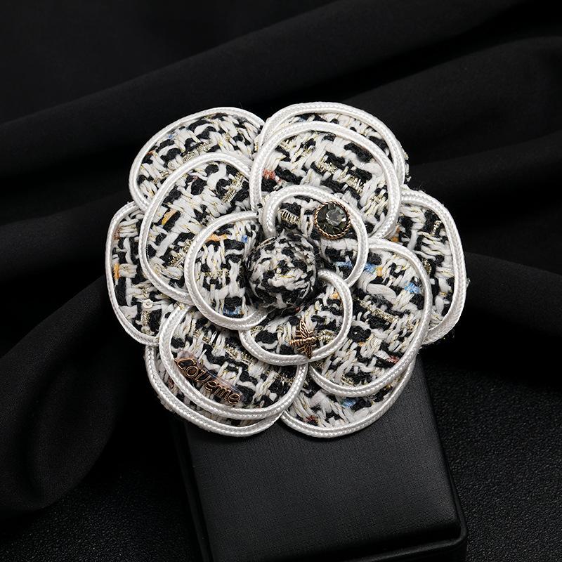 Large High-end Classic Black and White Floral Camellia Corsage Retro Temperament Flower Brooch Jacket Fabric Pin