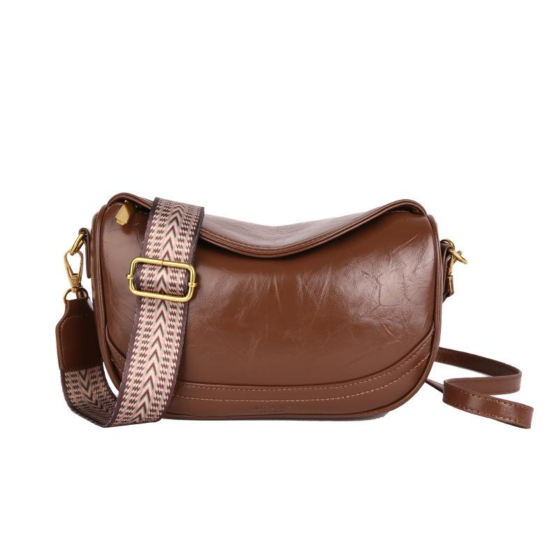 

Foreign style solid color 2025 autumn new simple fashion fashion pillow bag single shoulder wide shoulder strap messenger bag female коричневий