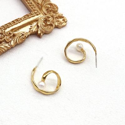 Irregular Pearl Inlaid Stud Earrings, Light Luxury French Retro Style, High-End Feel