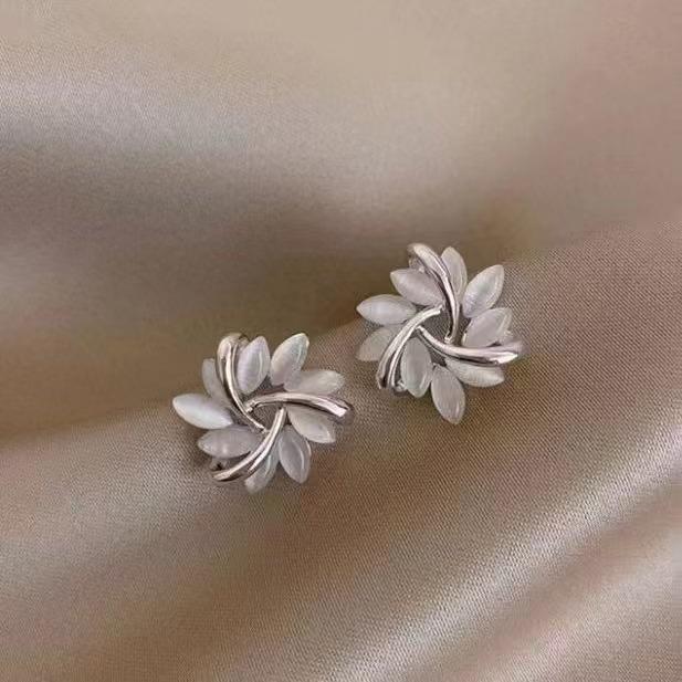 Elegant Floral Cat's Eye French Earrings for Women