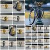 Exquisiter Schlüsselanhänger mit Weltmeisterschafts-Fußballtrophäe aus Zinklegierung, perfektes Erinnerungsgeschenk für Sportfans