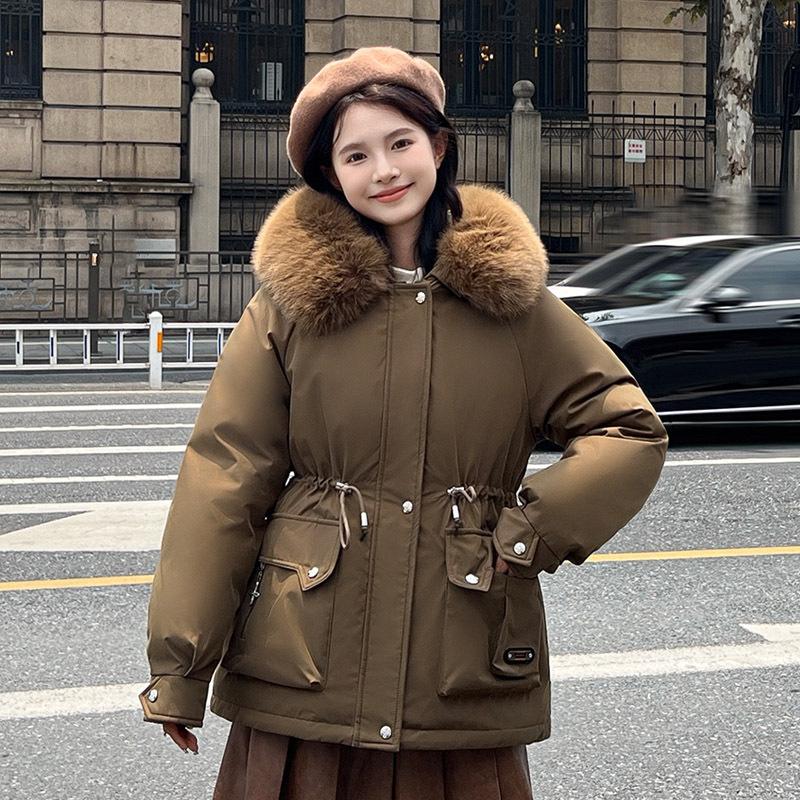 Short-style School Overcomes Women's New Cotton-padded Jacket Winter Cotton-padded Jacket with Loose Cashmere and Thick Fur Collar.