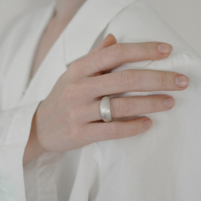 Fiore Mute Bold Crescent Ring