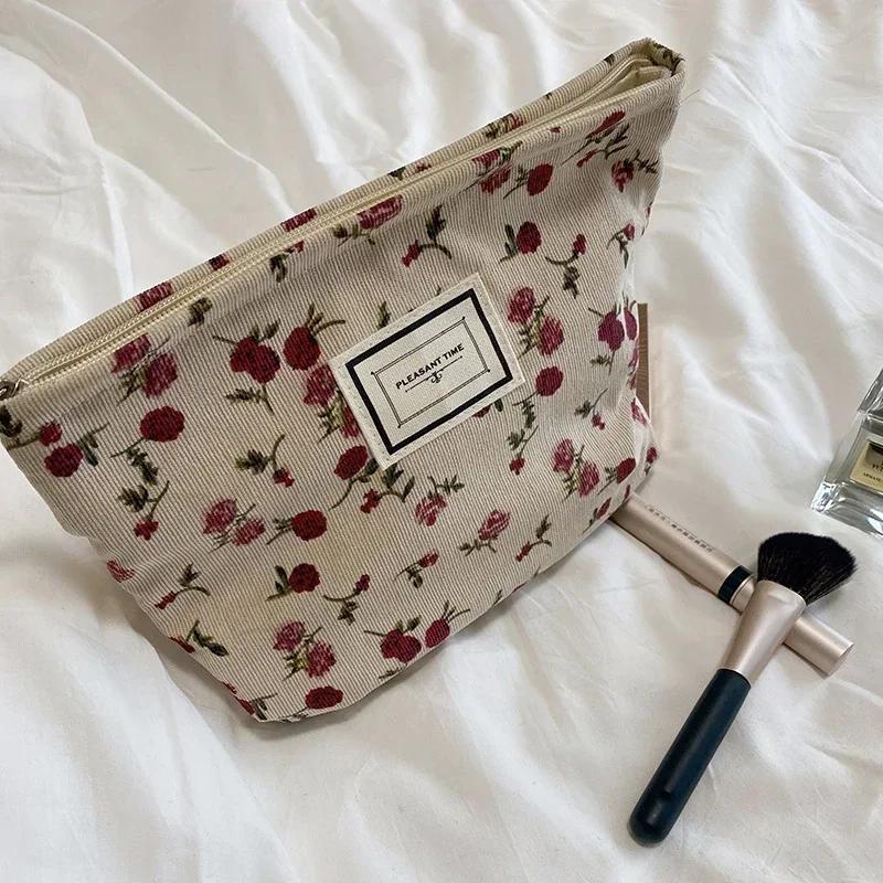 Cosmetische Tas Pouch voor Vrouwen Borduurwerk Margriet Bloemen Koreaans Reis toilettas Tas Schoonheid Make-up Pouch Organizer Etui