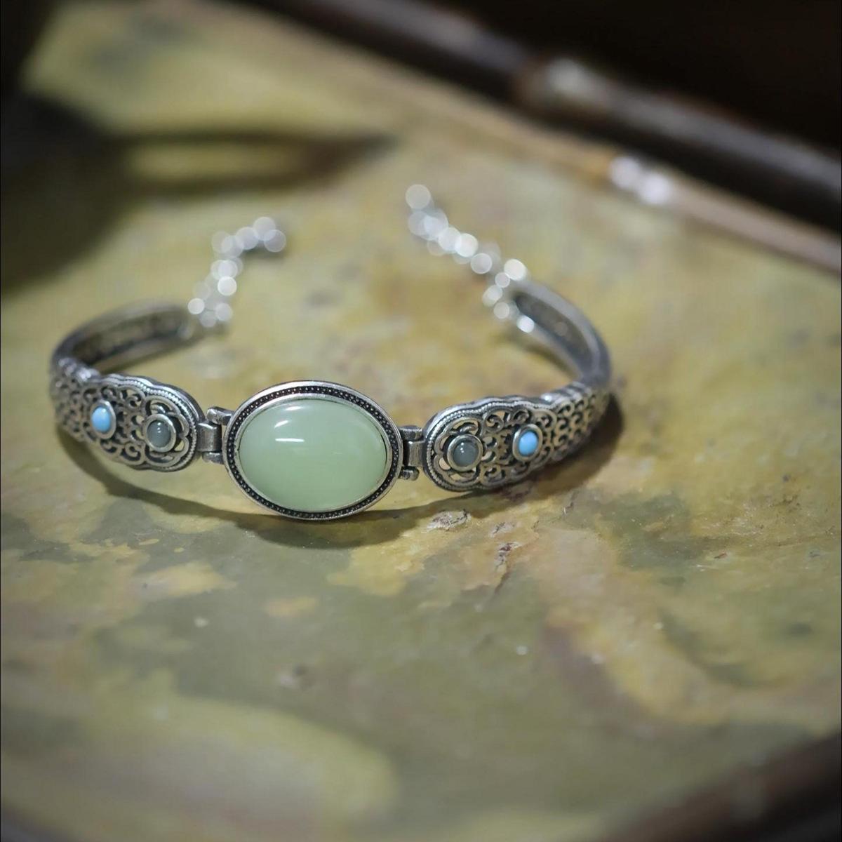 

Ретро полый браслет с яичной поверхностью: Браслет открытый в китайском стиле, имитация нефрита Хэтянь, идеальный подарок в молодежном стиле для мамы серебряный