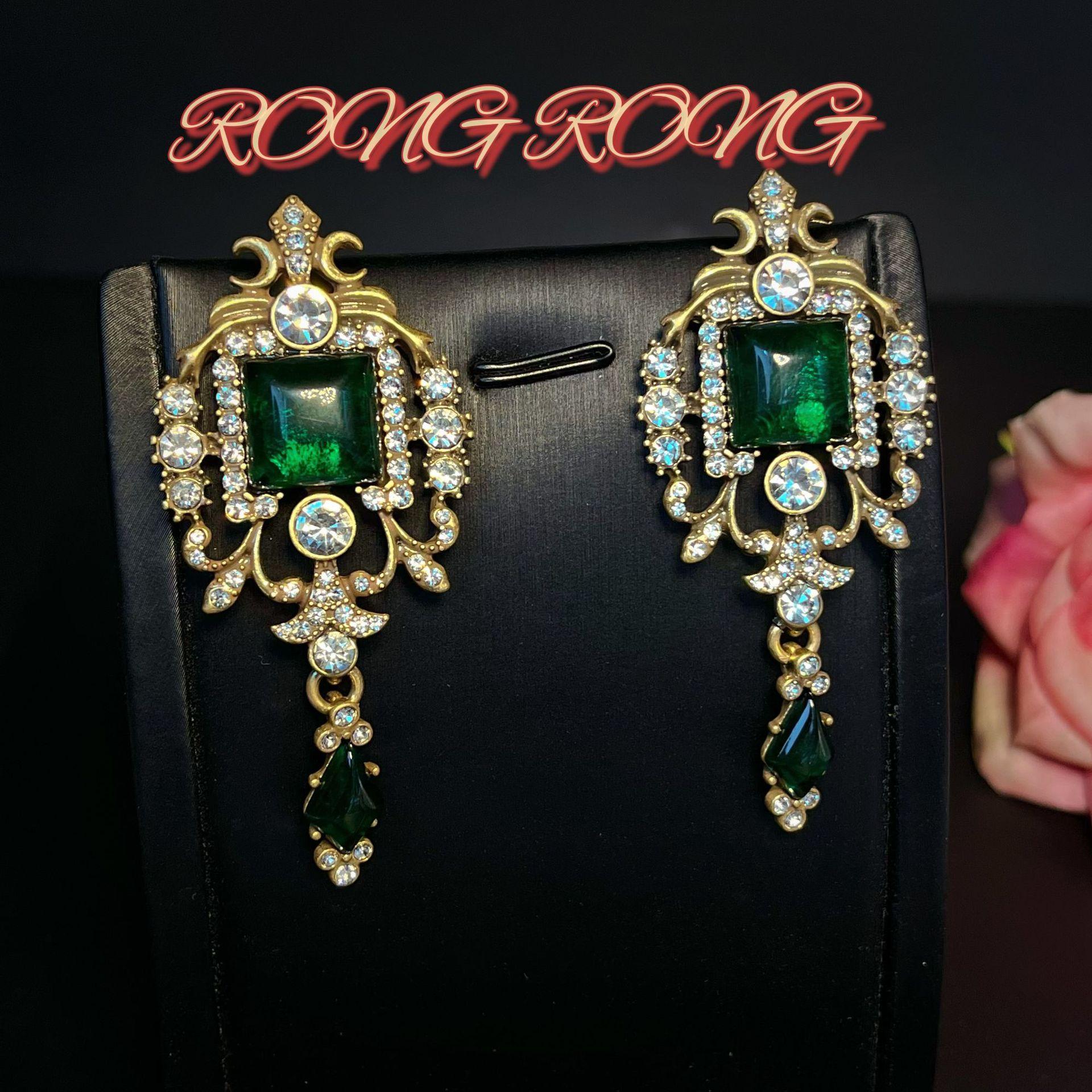 

Vintage Antique Jewelry With A High-end Feel Court Style Retro Green Glass Earrings Temperament Heavy Industry Studded