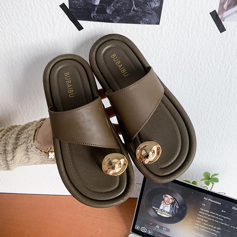 2025 Summer Set of Toe Cool Slippers for Women's Fashion and Versatile Style Flat Bottom Niche Casual Beach Shoes for Women