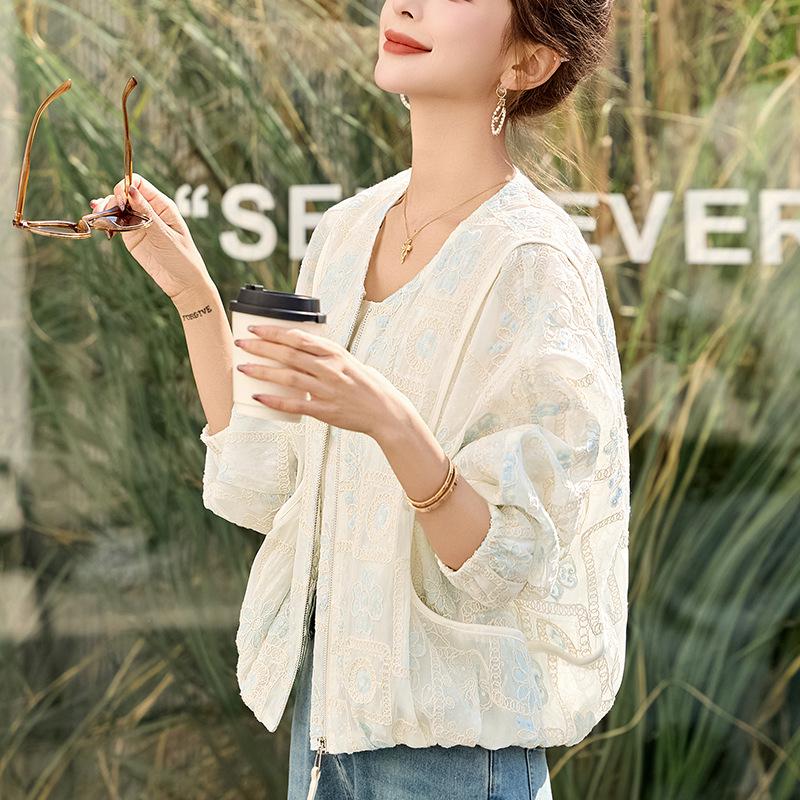 Women's 2025 Spring Chinese-Style Embroidered Color Block Cardigan - High-End, Loose Fit, Age-Reducing Fashion Jacket
