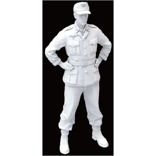 Freedom Model Kit 1/16 German Sd.Kfz.302 Goliath Light Explosive Transport Vehicle and Cart Set with German Soldier Observation Figure, 1944, Plastic