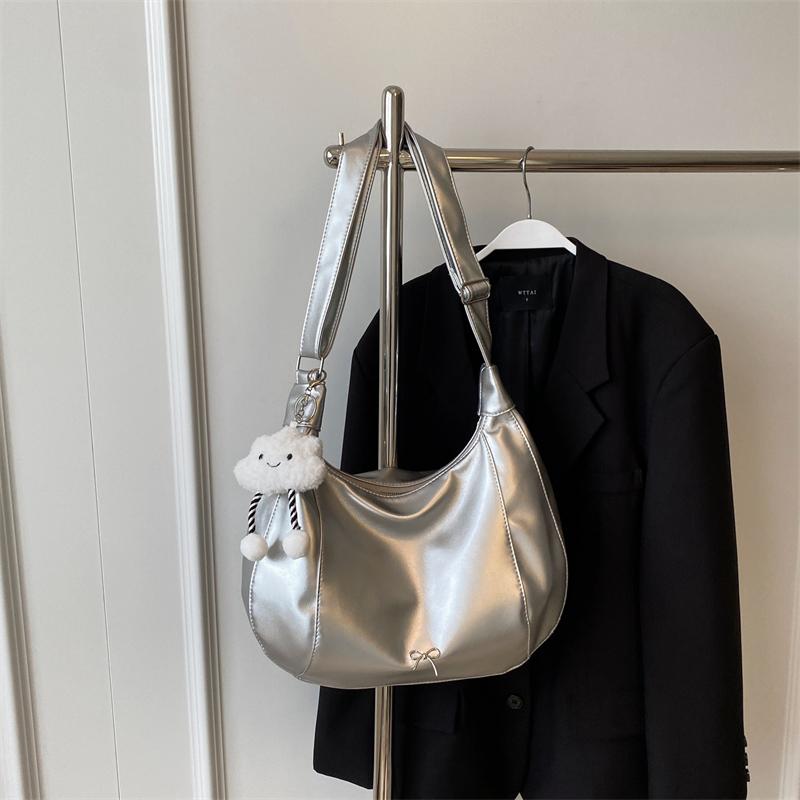 Summer New Large Capacity Underarm Shoulder Bag Crossbody Bag Women's Fashion Backpack Comes with a Small Doll as a Gift